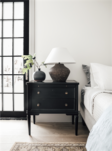 {{productViewItem.photos[photoViewList.activeNavIndex].Alt || productViewItem.photos[photoViewList.activeNavIndex].Description || 'Настольная лампа Troy Calabria PTL1010'}}